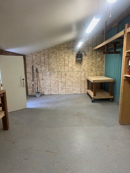 Building Photo - 6519 Myers Rd E