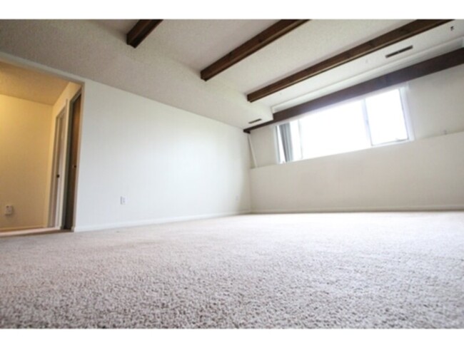 Building Photo - Recently Upgraded 2-Bedroom, 2-Bath Apartm...