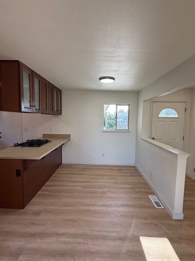 Building Photo - 3 Bedroom/2 Bathroom Single Story Home In Rohnert Park