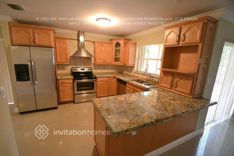 Building Photo - 16449 SW 95th St