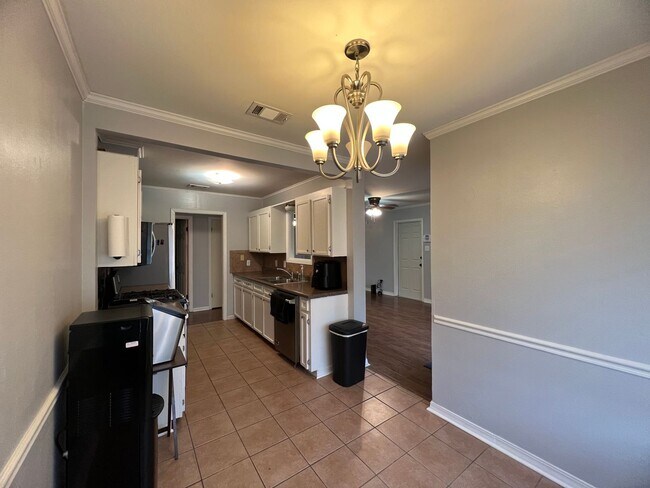 Building Photo - Greenacres -North Bossier.. Close to Barksdale Air Force Base..