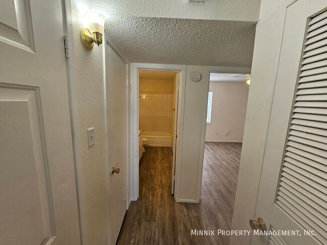 Building Photo - Plainview Apartments 1 Bedroom 1 Bath - Ca...