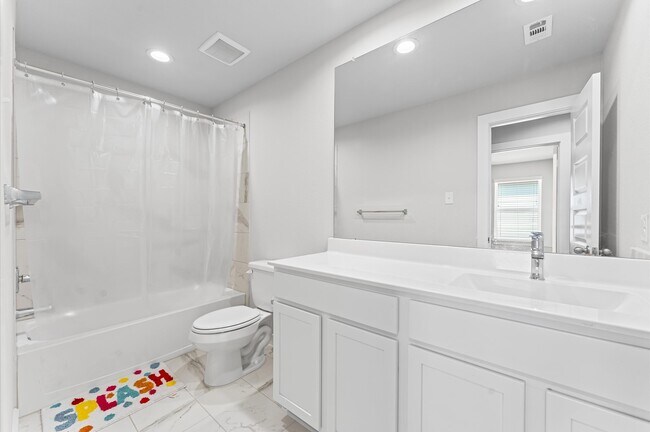 Building Photo - 1585 Sunrise Gables Dr