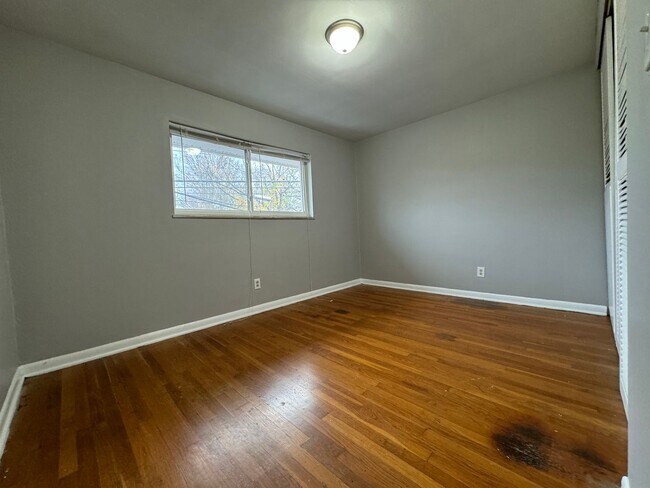 Building Photo - 1568 Alexandria Dr