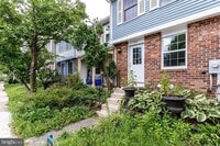 Building Photo - 2841 Shepperton Terrace