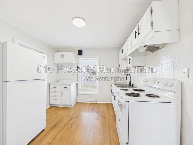 Building Photo - 836 N Montgall Ave
