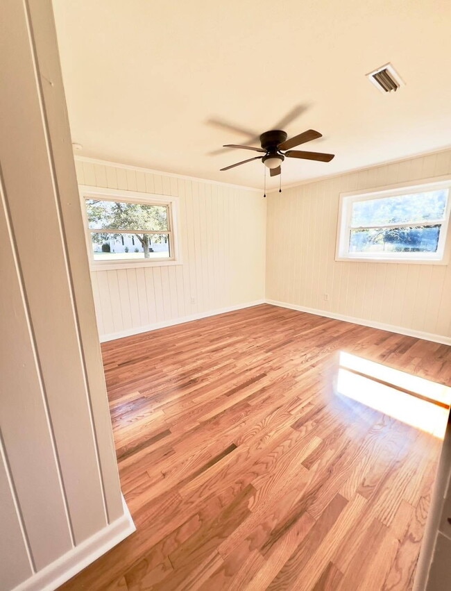 Building Photo - 1337 Broad St