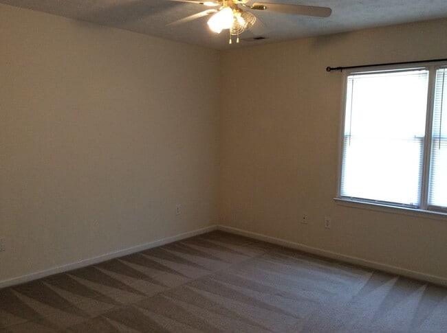 Building Photo - Flexible lease terms