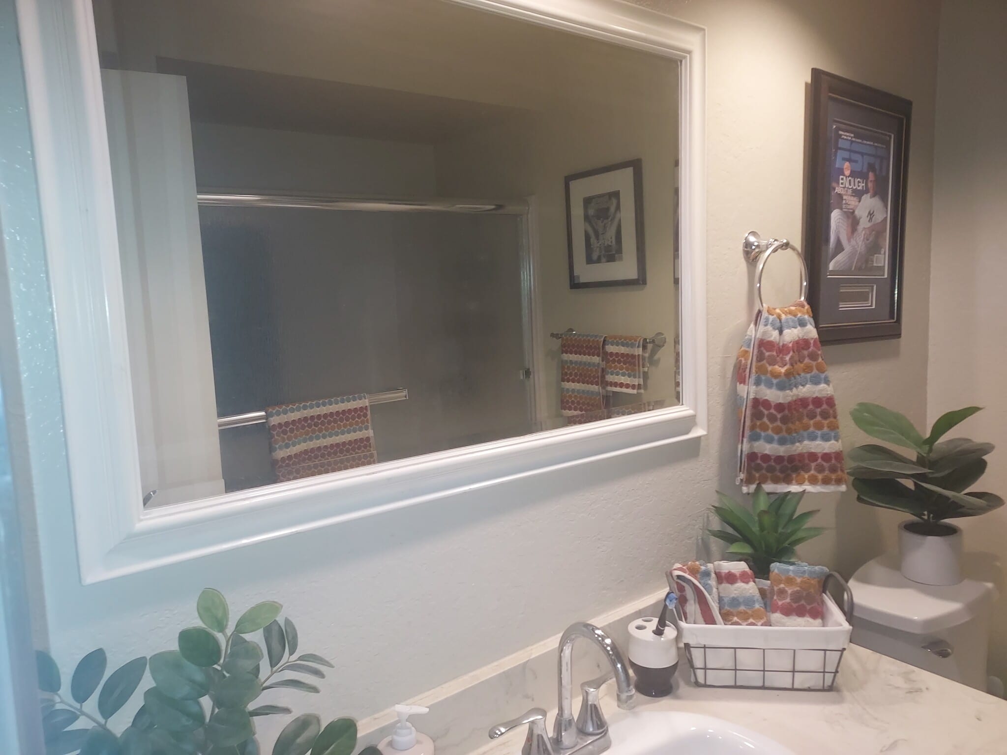 Shared full Bath #2 - 2100 W Palmyra Ave