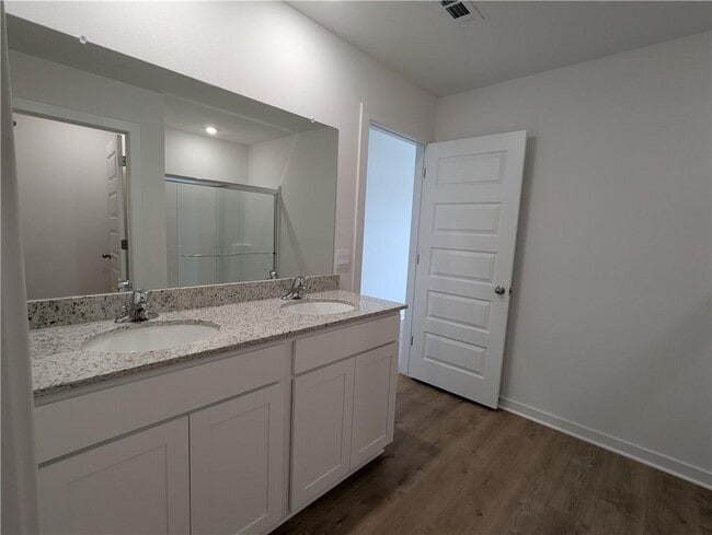 Building Photo - 1040 Rently St