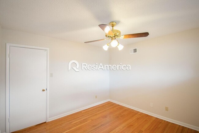 Building Photo - Newly Renovated 3BR/2B home in Bartlett