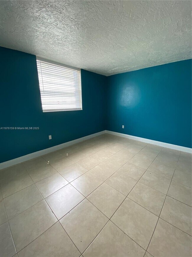 Building Photo - 10090 NW 80th Ct