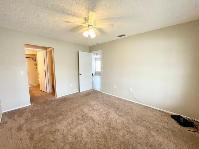 Building Photo - Two bedroom and two bathroom house with ac...
