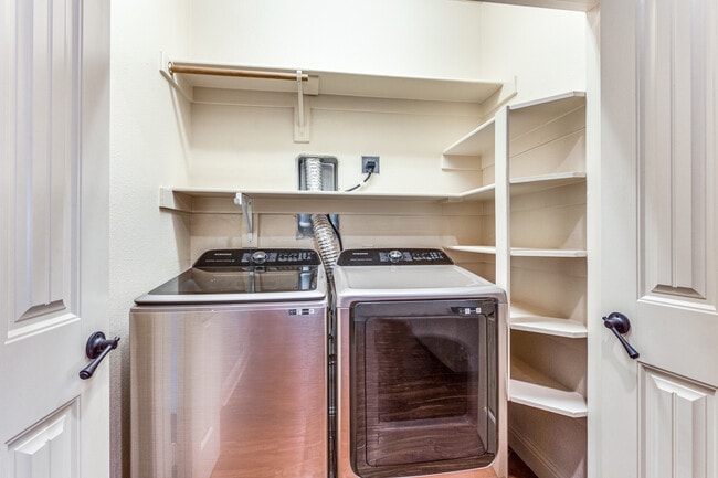 Building Photo - 2712 Merida Ave