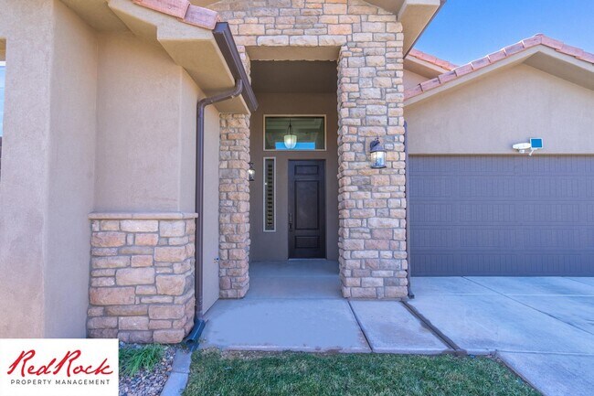 Building Photo - Pet-Friendly 3 Bedroom Home In A Great Neighborhood