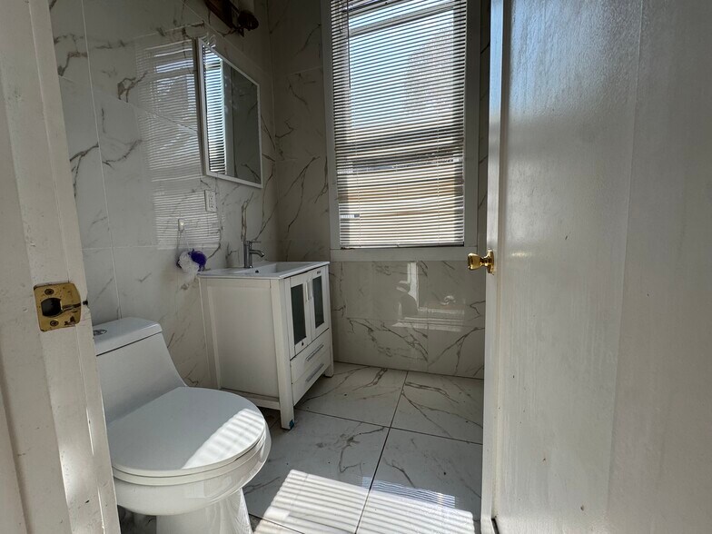 1R - 16 Lewis Ave