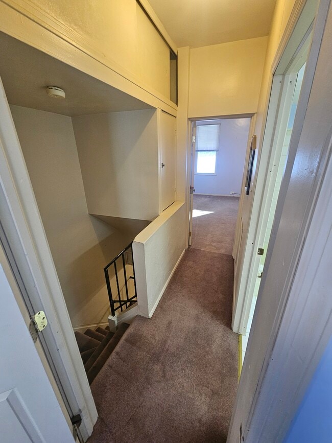 Building Photo - 430 Venture St