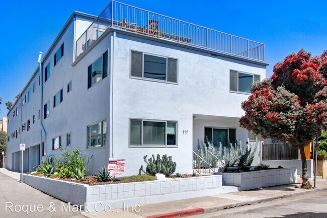 Building Photo - 1 br, 1 bath Apartment - 117 Strand Street...