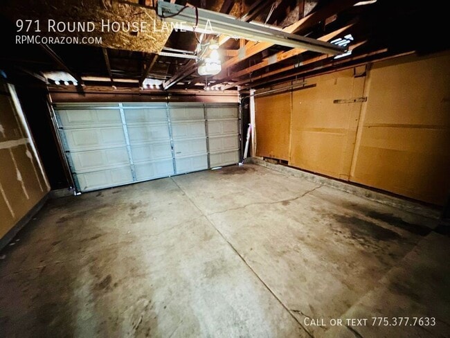 Building Photo - 971 Round House Ln