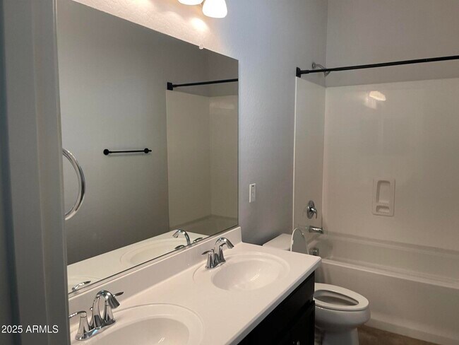 Building Photo - 5659 S Parkcrest St