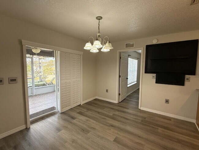 Building Photo - 3-bedroom, 2-bathroom