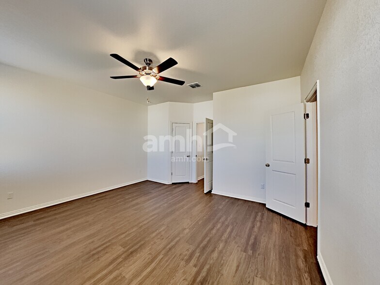 Building Photo - 2709 Meadowood Heights