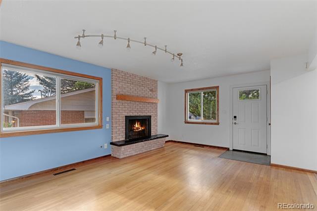 Building Photo - 411 Redwood Dr