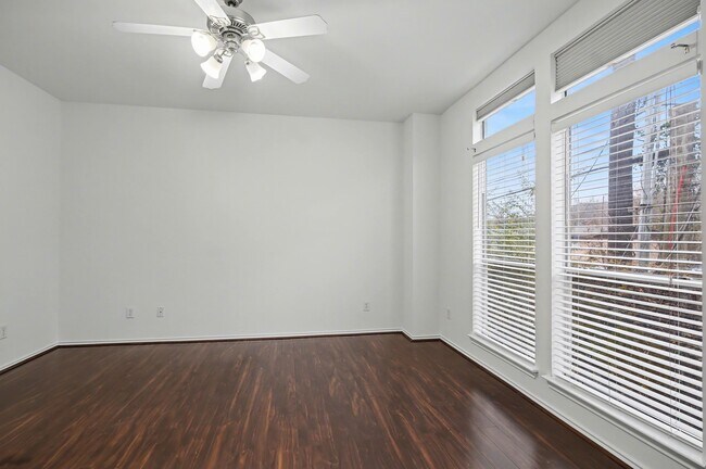 Building Photo - 2416 Charleston St