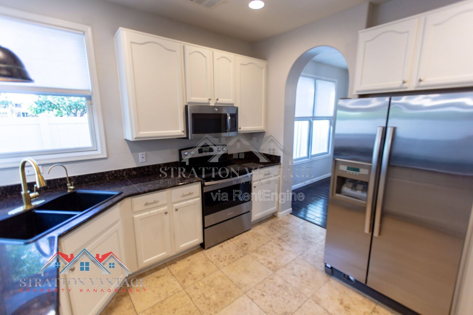 Building Photo - 829 S Huish Dr