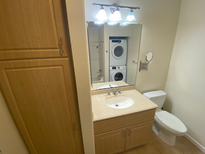 2nd Bath with linen closet - 95-976 Wikao St