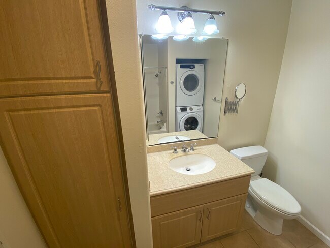 2nd Bath with linen closet - 95-976 Wikao St