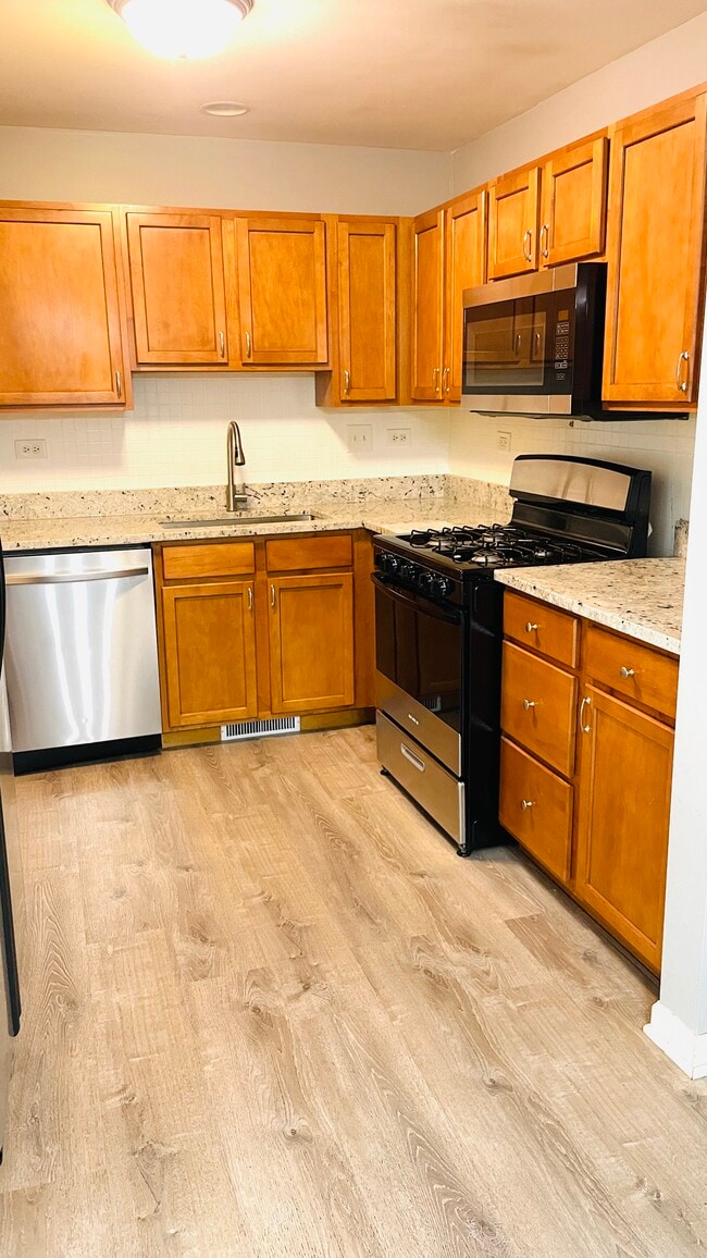 Building Photo - 659 Lincoln Station Dr