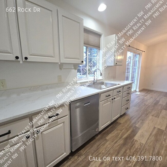 Building Photo - 662 Rock Dr