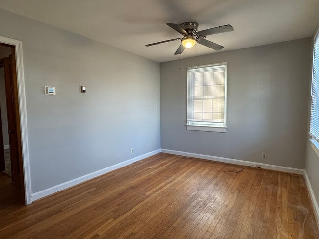 Building Photo - 305 Stonewall Ave