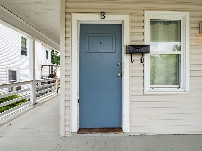 Building Photo - 926 Winona Ave SW