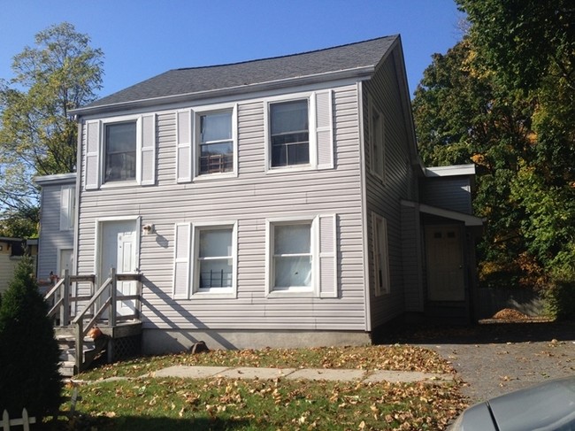 Primary Photo - 133 King St