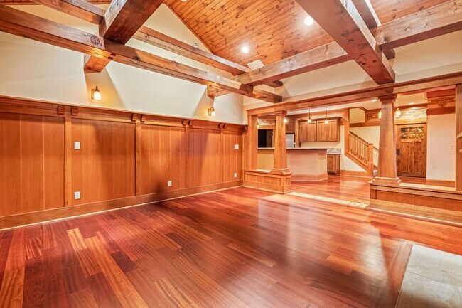 Building Photo - Luxury 3-Bedroom, 2.5-Bath Townhouse Retreat in the Heart of Boise