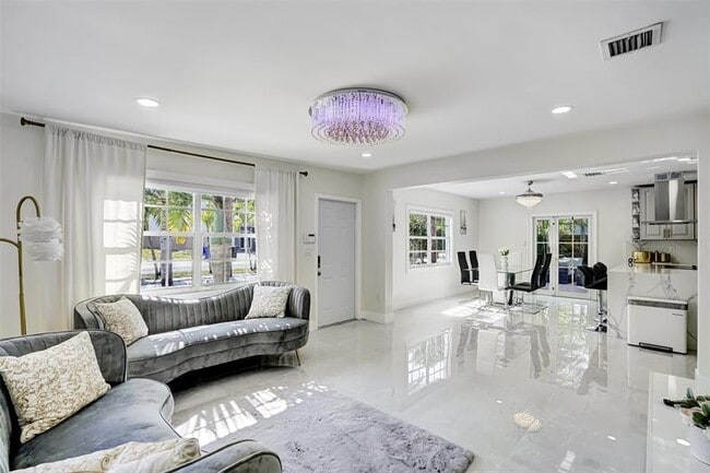 Building Photo - 1129 NE 2nd Ave