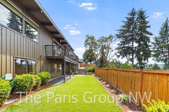 Building Photo - Extraordinary 4BR, 4200sf Mid Century Water View Home with Amazing Outdoor Spaces