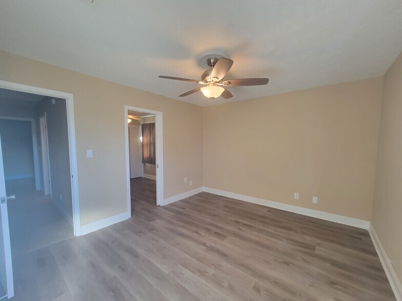 master bedroom - 3136 Lawton Ct