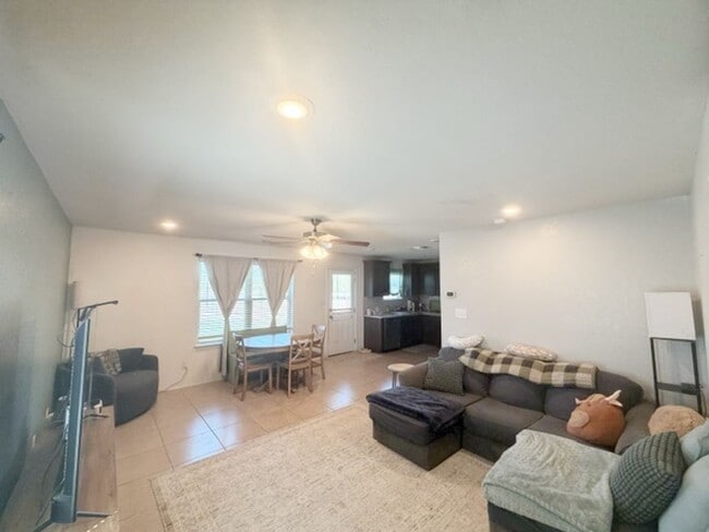 Building Photo - Charming 3 BD/2.5 Located Near Randolph AFB! Move in May 2026!