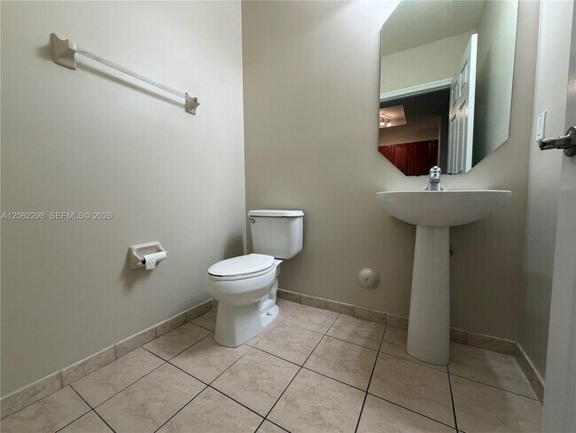 Building Photo - 4501 Mimosa Terrace