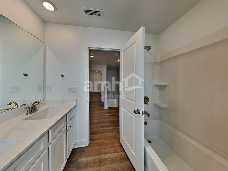 Building Photo - 955 Carnelian Ln