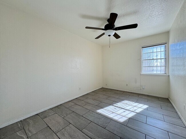 Building Photo - 2418 Pittsburg Ave