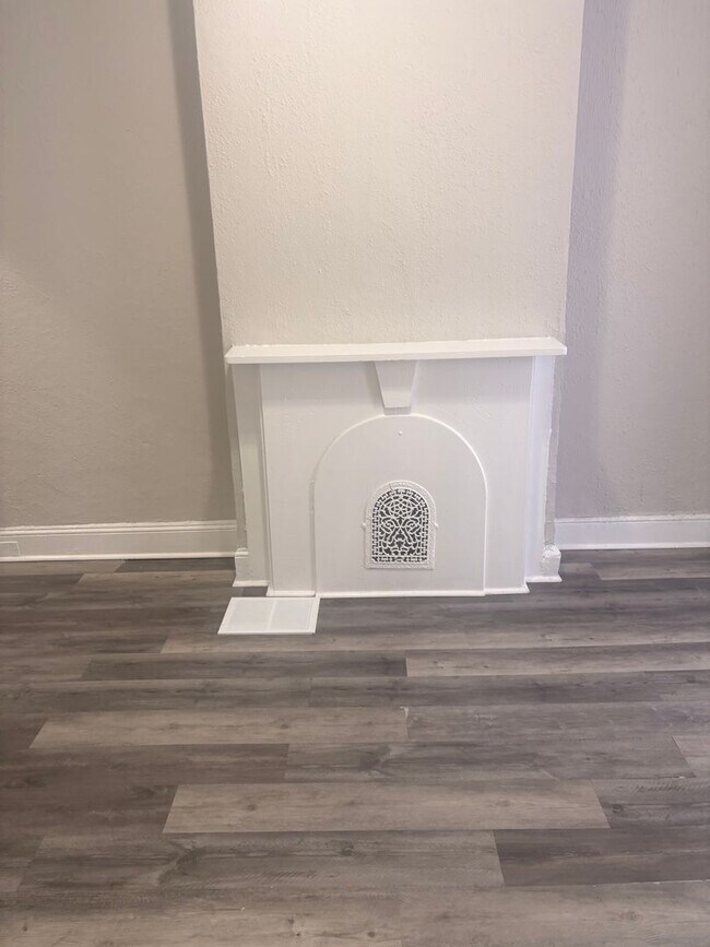 Building Photo - Fully Updated 3BR Home in East Baltimore – Modern Kitchen & Move-In Ready!