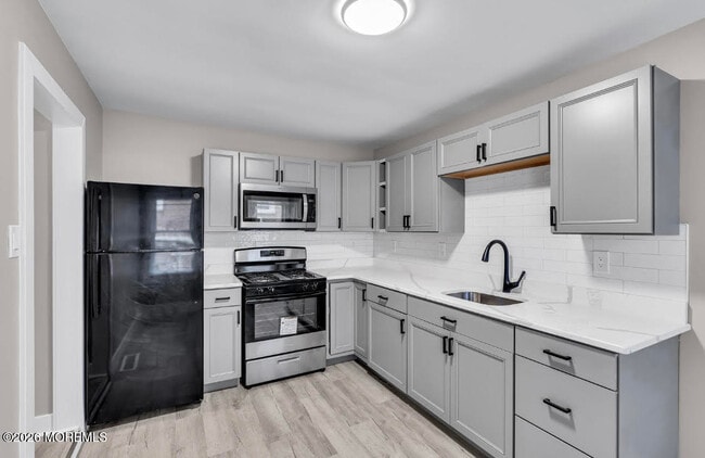 Building Photo - 700 Fifth Ave