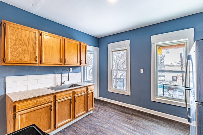 Building Photo - 292 Reynolds St