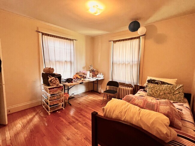 Building Photo - Charming 1920's Single family home near Scott Stadium & UVA for Rent