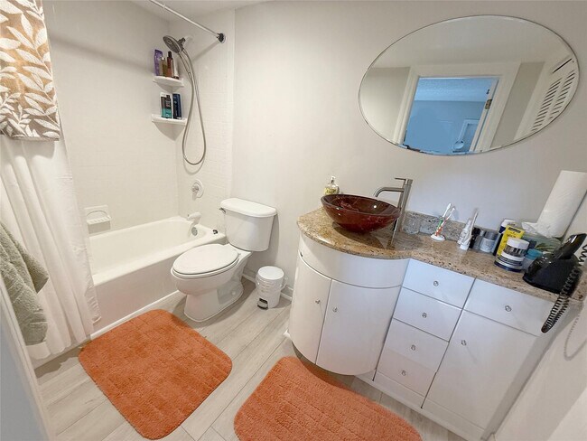 Building Photo - 140 NE 28th Ave