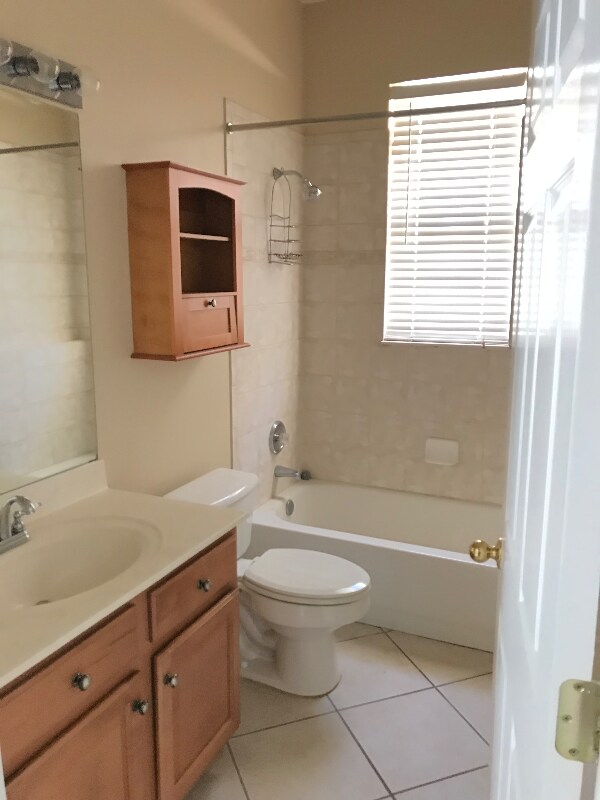 Building Photo - 4654 Redmond Pl